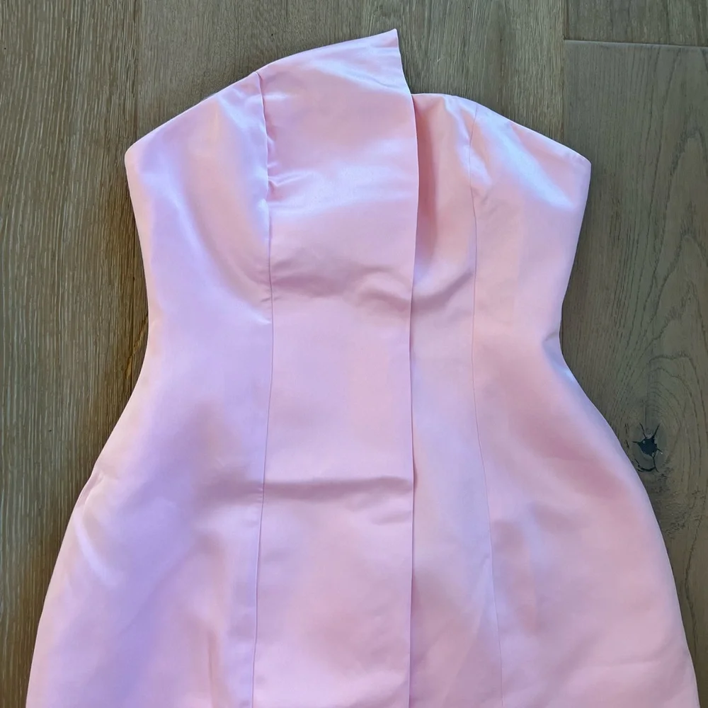 Commense Light Pink Gold Satin Asymmetrical Embellished Strapless Dress Medium - Picture 8 of 14